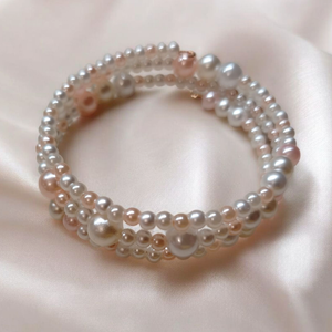 Fehér gyöngyös memoria karkötő  - ékszer - karkötő - memóriadrótos karkötő - Meska.hu