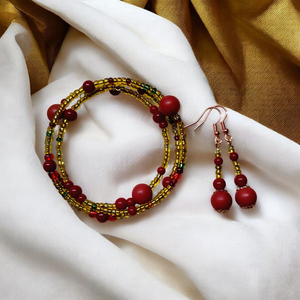 Romantikus gyöngyös memoria karkötő és fülbevaló szett - ékszer - karkötő - memóriadrótos karkötő - Meska.hu