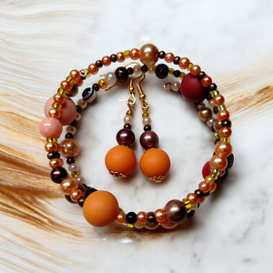 Őszi gyöngyös memoria karkötő és fülbevaló szett - ékszer - karkötő - memóriadrótos karkötő - Meska.hu