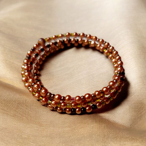 Karamellás csoki gyöngyös memoria karkötő  - ékszer - karkötő - memóriadrótos karkötő - Meska.hu