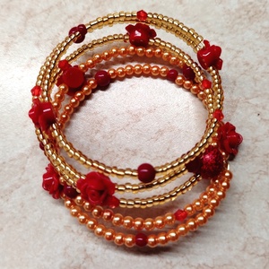 Piros rózsás memoria karkötő  - ékszer - karkötő - memóriadrótos karkötő - Meska.hu