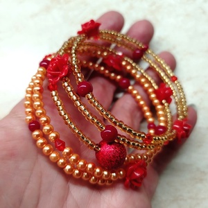 Piros rózsás memoria karkötő  - ékszer - karkötő - memóriadrótos karkötő - Meska.hu