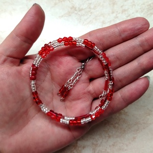 Piros gyöngyös memoria karkötő  - ékszer - karkötő - memóriadrótos karkötő - Meska.hu
