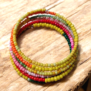 Színes  gyöngyös memoria karkötő , Ékszer, Karkötő, Memóriadrótos karkötő, Ékszerkészítés, MESKA