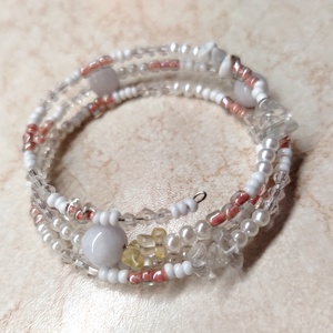 Fehér gyöngyös memoria karkötő  - ékszer - karkötő - memóriadrótos karkötő - Meska.hu