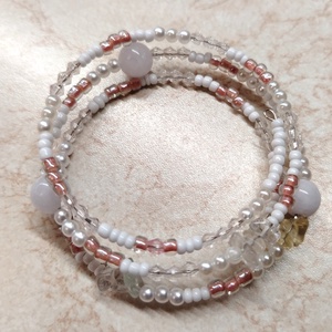 Fehér gyöngyös memoria karkötő  - ékszer - karkötő - memóriadrótos karkötő - Meska.hu