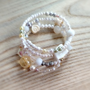 Fehér memoria karkötő  - ékszer - karkötő - memóriadrótos karkötő - Meska.hu