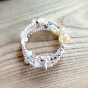 Fehér memoria karkötő  - ékszer - karkötő - memóriadrótos karkötő - Meska.hu