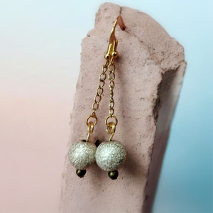 Hosszú gömb lógós Gyöngyös kézműves fülbevaló - ékszer - fülbevaló - lógó fülbevaló - Meska.hu