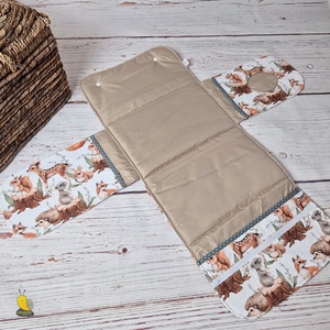 Pelenkázóalátétes pelenkatartó - Erdei állatok - baba - mama - pelenkázó, babafürdető kellékek - pelenkázó neszeszer, pelenkatartó - Meska.hu