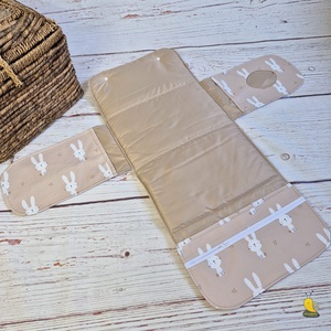 Pelenkázóalátétes pelenkatartó - Nyuszik - baba - mama - pelenkázó, babafürdető kellékek - pelenkázó neszeszer, pelenkatartó - Meska.hu