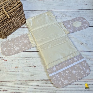 Pelenkázóalátétes pelenkatartó - Mezei virágok - baba - mama - pelenkázó, babafürdető kellékek - pelenkázó neszeszer, pelenkatartó - Meska.hu