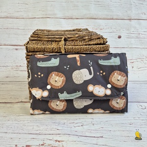 Pelenkázóalátétes pelenkatartó - Szafari, Baba - mama, Pelenkázó, babafürdető kellékek, Pelenkázó neszeszer, pelenkatartó, Varrás, MESKA