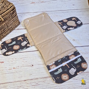 Pelenkázóalátétes pelenkatartó - Szafari - baba - mama - pelenkázó, babafürdető kellékek - pelenkázó neszeszer, pelenkatartó - Meska.hu