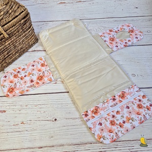 Vízhatlan pelenkázóalátétes pelenkatartó - Virágzás - baba - mama - pelenkázó, babafürdető kellékek - pelenkázó neszeszer, pelenkatartó - Meska.hu