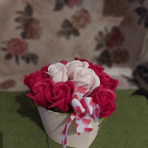 Rózsás dísz - otthon & életmód - dekoráció - asztal és polc dekoráció - asztaldísz - Meska.hu