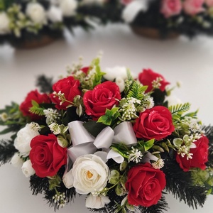 Rózsás asztaldísz vagy sírdísz - otthon & életmód - vallás - temetkezési tárgy - sírdísz, kegyeleti dísz - Meska.hu