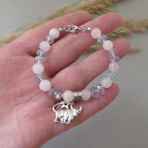 Rózsakvarc karkötő üvegkristállyal, kérhető horoszkóp medállal, kényelmes és vízálló ékszer - ékszer - karkötő - ásványkarkötő - Meska.hu