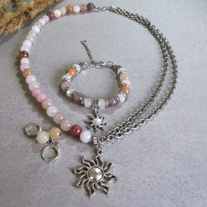 Pasztell kvarc ékszerszett  napmedállal díszített nyaklánc, karkötő és fülbevaló - Meska.hu