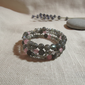 Misztikus Labradorit varázs � Rózsaszín acháttal és kristályokkal díszített háromsoros karkötő - ékszer - karkötő - ásványkarkötő - Meska.hu
