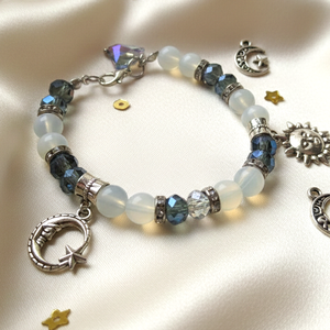 Opál ásvány karkötő éjkék üveggel és égi nemesacél díszekkel, Ékszer, Karkötő, Ásványkarkötő, Ékszerkészítés, MESKA