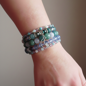 Aventurin, Akvamarin, Ametiszt és Kalcedon � Holdfény Álma 5 soros Memóriadrótos Karkötő és Fülbevaló Szett - ékszer - karkötő - ásványkarkötő - Meska.hu