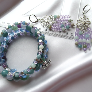 Aventurin, Akvamarin, Ametiszt és Kalcedon � Holdfény Álma 5 soros Memóriadrótos Karkötő és Fülbevaló Szett - ékszer - karkötő - ásványkarkötő - Meska.hu