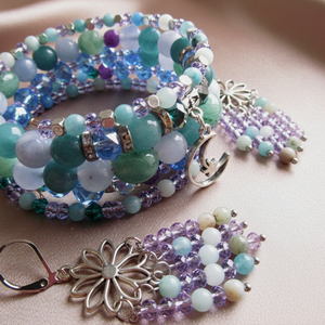 Aventurin, Akvamarin, Ametiszt és Kalcedon � Holdfény Álma 5 soros Memóriadrótos Karkötő és Fülbevaló Szett - ékszer - karkötő - ásványkarkötő - Meska.hu