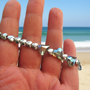 Óceán Kincse  Rugalmas hematit szíves karkötő - ékszer - karkötő - ásványkarkötő - Meska.hu