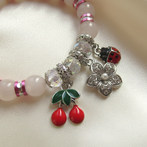 Rózsakvarc karkötő - Cseresznyés Katicás Virágos egyedi ásványékszer - ékszer - karkötő - ásványkarkötő - Meska.hu