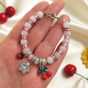 Rózsakvarc karkötő - Cseresznyés Katicás Virágos egyedi ásványékszer - ékszer - karkötő - ásványkarkötő - Meska.hu