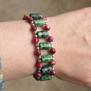 PRÉMIUM EPIDOT, AAA FUKKSZIA TIGRISSZEM ÉS HEMATIT ÁSVÁNY KARKÖTŐ, Ékszer, Karkötő, Ásványkarkötő, Ékszerkészítés, MESKA