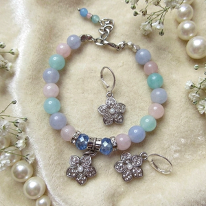 Pasztell Harmónia: Rózsakvarc és Akvamarin Karkötő Mesés Medállal - ékszer - karkötő - ásványkarkötő - Meska.hu