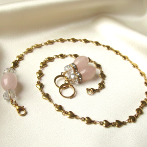 Rózsakvarc köves szett: Szíves arany színű nyaklánc és fülbevaló � Rozsdamentes acél ékszer - ékszer - ékszerszett - Meska.hu