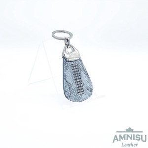Szürke kígyómintás csepp alakú swarovski köves bőr kulcstartó H3016 - Meska.hu