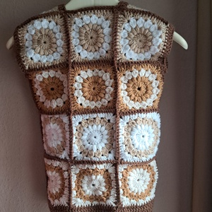 Horgolt kis mellény  - ruha & divat - babaruha & gyerekruha - gyerek mellény - Meska.hu