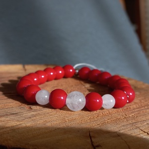 Korall piros jáde karkötő - ékszer - karkötő - gyöngyös karkötő - Meska.hu