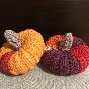 Vidám színű horgolt tökpáros 'HappyPumpkins' - otthon & életmód - dekoráció - asztal és polc dekoráció - asztaldísz - Meska.hu