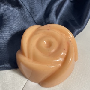Róza formájú kézműves szappan panna cotta- málna illat, Szépségápolás, Szappan & Fürdés, Fürdősó, fürdőgolyó, habfürdő, , MESKA