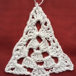 Horgolt karácsonyfa függődísz - karácsony - karácsonyi lakásdekoráció - karácsonyfadíszek - Meska.hu