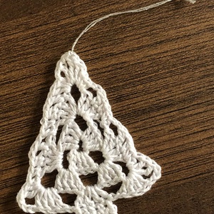 Horgolt karácsonyfa függődísz - karácsony - karácsonyi lakásdekoráció - karácsonyfadíszek - Meska.hu