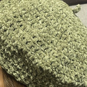 Olajzöld zsenília barett - ruha & divat - sál, sapka, kendő - sapka - Meska.hu