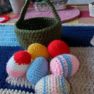 Húsvéti kosár színes tojásokkal - ünnepi díszek, dekorációk - húsvéti díszek és dekorációk - húsvéti asztaldíszek - Meska.hu