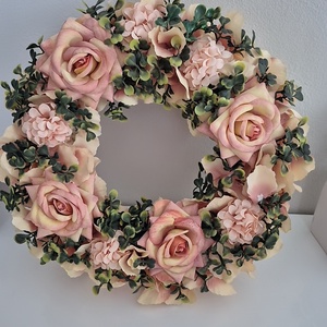 Kopogtató rózsás , Otthon & Életmód, Dekoráció, Ajtó- és ablak dekoráció, Ajtódísz & Kopogtató, Virágkötés, Szalma koszorúra készült. 
Mérete 27-28cm, MESKA