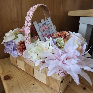 Anyák napi virágkosár - otthon & életmód - virágdekoráció - virágdíszek - asztali virágdísz - Meska.hu