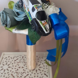 Játék kisautókkal díszített ballagási csokor élethű virágokkal - Meska.hu