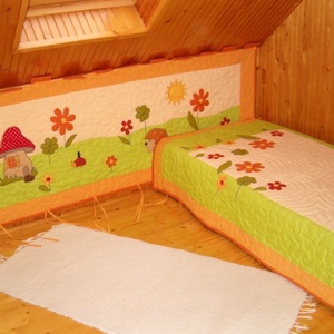 Falvédő ágytakaró gyerekszobába, Baba - mama, Falvédő gyerekszobába, Babaszoba dekoráció, Patchwork, foltvarrás, MESKA