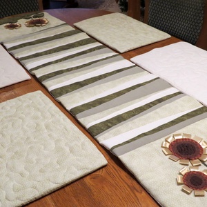 Napraforgós asztalközép  ebédlőbe, nappaliba,, Otthon & Lakás, Konyhafelszerelés, tálalás, Tálalás, Terítő, Patchwork, foltvarrás, Varrás, Meska