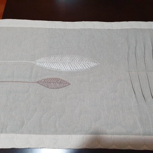 Len, molinó asztali futó, asztalközép, natural, minimál stílusban, tollakkal hímezve, barna, mogyoró, nyers színekben - otthon & életmód - konyhafelszerelés, tálalás - tálalás - tálalás - Meska.hu