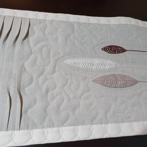 Len, molinó asztali futó, asztalközép, natural, minimál stílusban, tollakkal hímezve, barna, mogyoró, nyers színekben - otthon & életmód - konyhafelszerelés, tálalás - tálalás - tálalás - Meska.hu